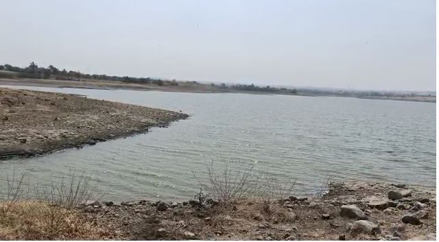 जत पूर्वच्या गावांमध्ये कर्नाटकमधून ओव्हरफ्लोमुळं पाणी, आता शेतकऱ्यांचं महाराष्ट्र सरकारला साकडं
