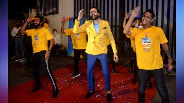 स्टार प्रवाहवर 21 ऑगस्टपासून सुरु होणाऱ्या ‘मी होणार सुपरस्टार’ या कार्यक्रमाची प्रेक्षकांमध्ये कमालीची उत्सुकता आहे. जबरदस्त परफॉर्मन्स सादर करणारे महाराष्ट्राच्या कानाकोपऱ्यातले स्पर्धक, नृत्यदिग्दर्शनाची उत्त्तम जाण असलेले कृती महेश आणि वैभव घुगेसारखे कॅप्टन्स, संस्कृती बालगुडेचं खुमासदार सूत्रसंचालन आणि महाराष्ट्राचा सुपरस्टार अर्थातच अंकुश चौधरीचं मोलाचं मार्गदर्शन यामुळे या कार्यक्रमाची रंगत द्विगुणीत होणार आहे.