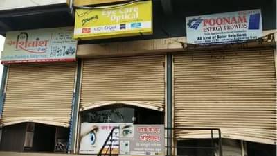 रिक्षातून चोर आले, रांगेतील चार दुकानं फोडली, इतक्यात आरडाओरड झाली आणि...