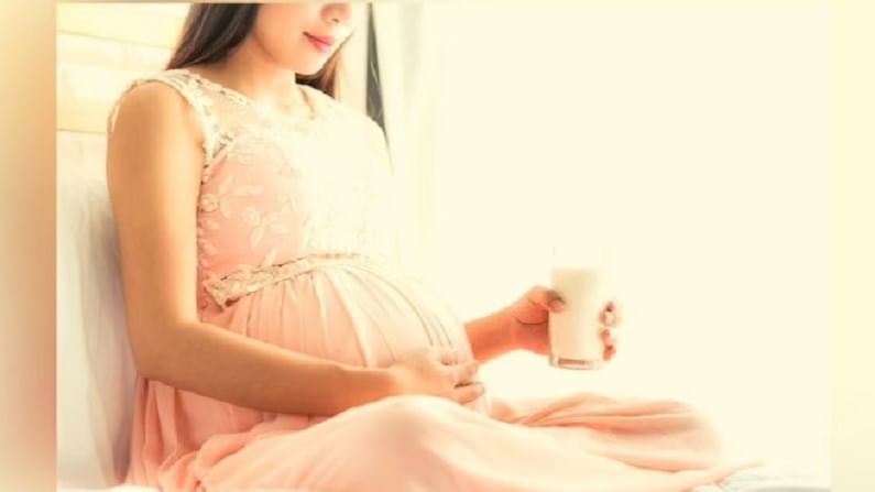 गरोदरपणात दूध प्यायल्याने अपचन आणि गॅसची समस्या वाढते, मग 'या' गोष्टी लक्षात ठेवा! गरोदरपणात दूध प्यायल्याने अपचन आणि गॅसची समस्या वाढते, मग 'या' गोष्टी लक्षात ठेवा!