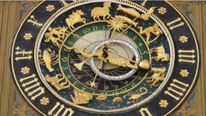 Zodiac Signs | आपल्या जोडीदारासाठी अत्यंत लकी ठरतात या राशीच्या व्यक्ती, आयुष्यात येताच बहार आणतात
