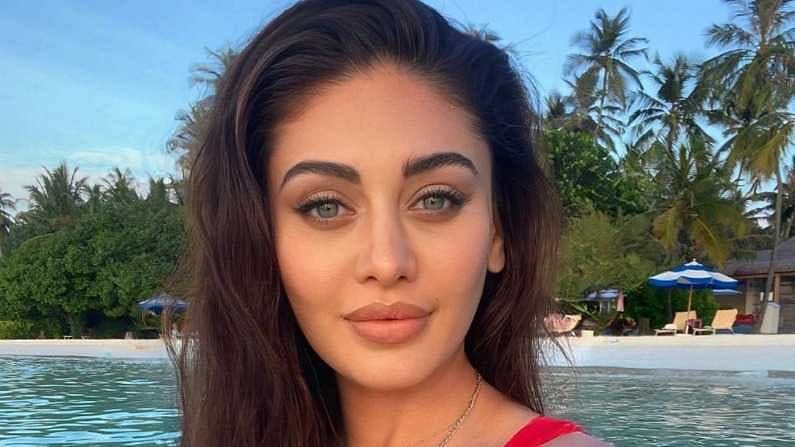 या फोटोंमध्ये ती कमालीची सुंदर दिसतेय. तिचा हा अवतार चाहत्यांच्याही पसंतीस उतरतोय.