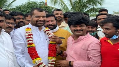 आमदार गोपीचंद पडळकरांना अटक करुन दाखवाच, बैलगाडा शर्यतीवरुन सदाभाऊ खोतांचा सरकारला इशारा