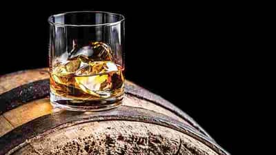 या व्हिस्कीच्या किंमतीमध्ये तुम्ही खरेदी करू शकता 1 बीएचके फ्लॅट, जाणून घ्या याचे कारण