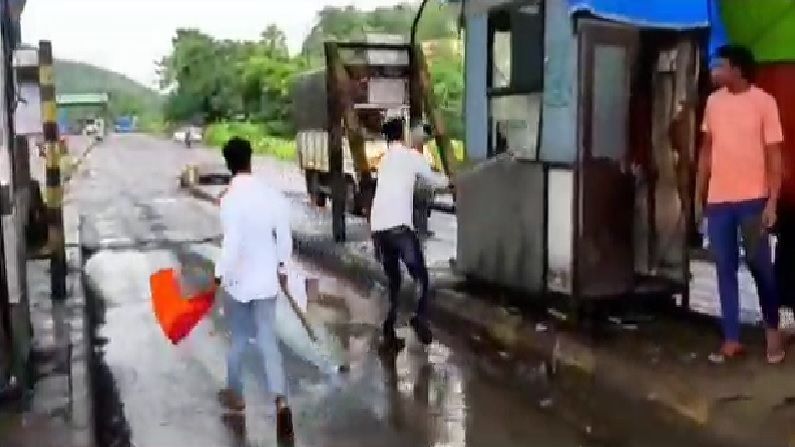 Video | टोल वसुलीवरुन मनसे पुन्हा आक्रमक, भिवंडीमध्ये लाठ्या-काठ्यांसह टोलनाक्याची तोडफोड