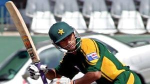 पाकिस्तानी फलंदाजाने सलामी कसोटीच्या दोन्ही डावात ठोकलं शतक, भारताविरुद्ध मात्र अपयश, थेट संघातूनच बाहेर