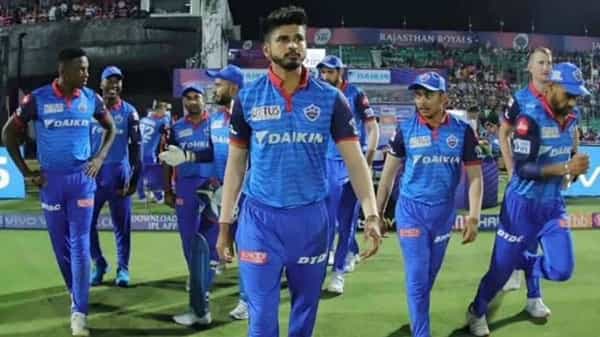 चेन्नई सुपर किंग्स (CSK) आणि मुंबई इंडियन्स (MI) पाठोपाठ आता श्रेयस अय्यर (Shreyas Iyyer) कर्णधार असलेली दिल्ली कॅपिटल्सची (Delhi Capitals) टीमही यूएईसाठी रवाना झाली आहे. संघाती खेळाडूंसह काही अधिकारी विमानाने दुबईसाठी रवाना झाले आहेत.