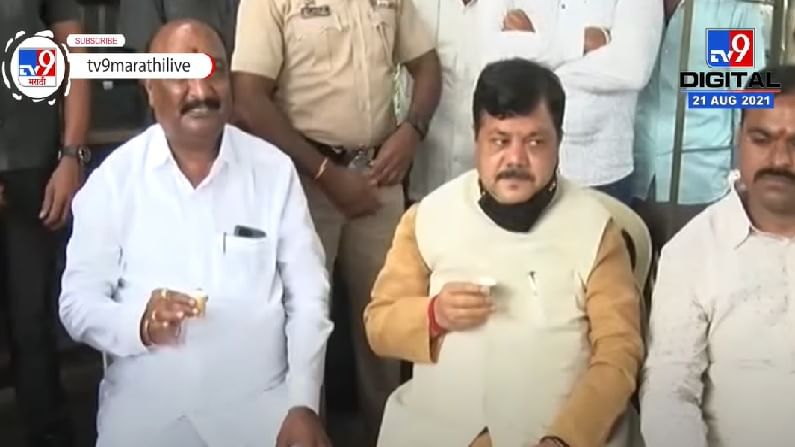 Aurangabad | मंत्री संदीपान भुमरे आणि विरोधी पक्षनेते प्रवीण दरेकर यांची चहाच्या टपरीवर भेट