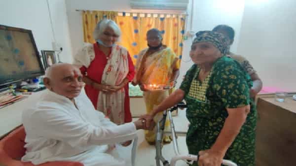 एकच सिंह पद्मसिंह, माझा तेरणेचा वाघ आला, असे म्हणत पुष्पाताई पाटोदेकर यांनी डॉ. पद्मसिंह पाटील यांचे स्वागत केले आणि रक्षाबंधन साजरा केला. डॉ पद्मसिंह पाटील हे राज्याच्या राजकारणातील एक मोठे प्रस्थ आहेत.