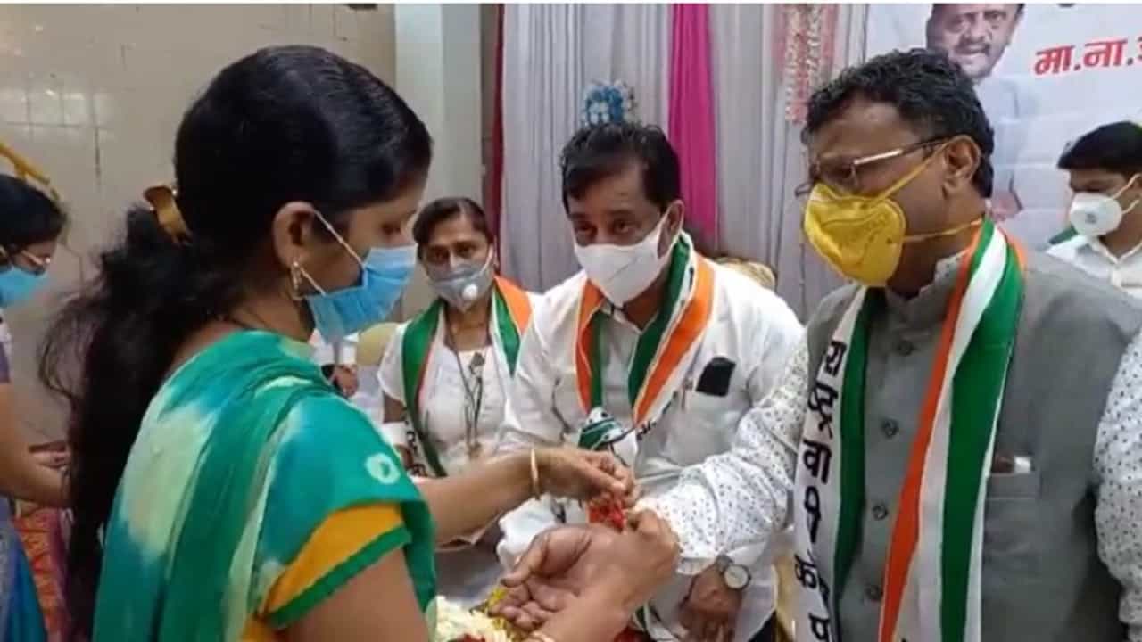 बदलापुरात कर्ता पुरुष गमावलेल्या भगिनींसोबत मंत्री राजेंद्र शिंगणेंचं रक्षाबंधन, भावनिक क्षण