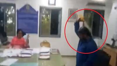 औरंगाबाद विद्यापीठात कुलसचिवांच्या कार्यालयात पदाधिकाऱ्याचा आत्मदहनाचा प्रयत्न