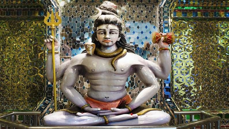 Shiva Puja Benefits | सोमवारच्या दिवशी महादेवाची मनोभावे पूजा करा, आयुष्यात चमत्कारिक बदल जाणवतील