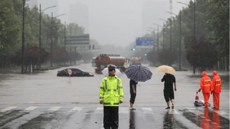 China Rain flood : चीनमध्ये पावसाचं थैमान, जवळपास 500 कोटींचं नुकसान