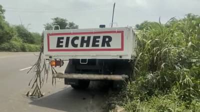 ओव्हरटॅक करण्याच्या नादात मुंबई-नाशिक महामार्गावर भीषण अपघात, ड्रायव्हर-क्लिनर गंभीर जखमी