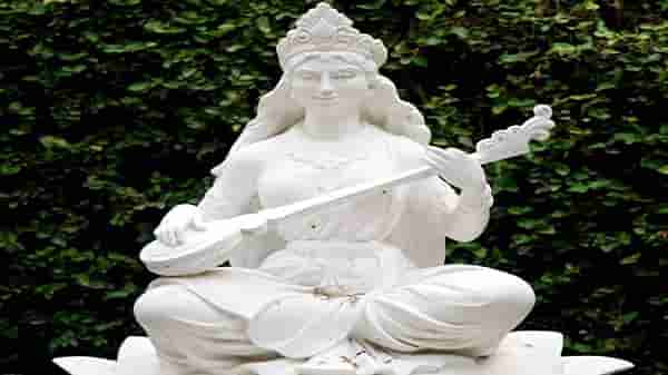 Saraswati temple of India | देवी सरस्वतीचे प्रसिद्ध मंदिर, येथे डोकं टेकताच मिळते ज्ञानाचा आशीर्वाद