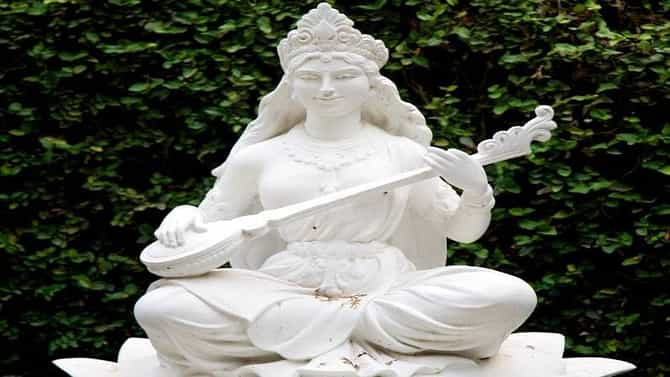 Saraswati temple of India | देवी सरस्वतीचे प्रसिद्ध मंदिर, येथे डोकं टेकताच मिळते ज्ञानाचा आशीर्वाद