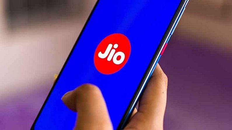 Jio's 444 plan has 62GB more data and unlimited calling than the 447 plan