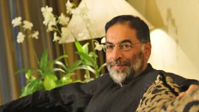 हॉटेलमध्ये स्वत: कूक म्हणून काम, स्वत:च्या हाताने चवदार जेवण बनवलं, आज जगभरात 450 हॉटेल्स, कोण आहेत विठ्ठल कामत?