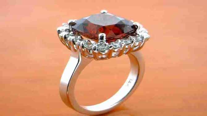Gomed Stone Benefits : राहूचे अद्वितीय रत्न आहे गोमेद, हे धारण करण्यापूर्वी हे माहित असावे