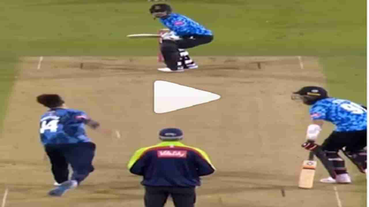 VIDEO : इंग्लंडच्या T20 Blast मध्ये दिसली धोनीची झलक, या खेळाडूने उडवला सेम टू सेम हेलिकॉप्टर शॉट
