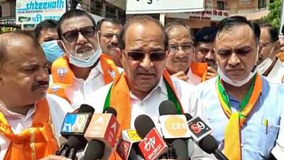 लोकांचे बळी जातायेत, पण सरकार काम करत नाही, मग आरत्या ओवाळायच्या का? : राधाकृष्ण विखे पाटील