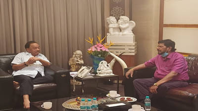 नारायण राणे डगमणारे नेते नाहीत, ते खंबीर, रामदास आठवले राणेंच्या भेटीला, अमित शाहांना माहिती देण्याचा सल्ला