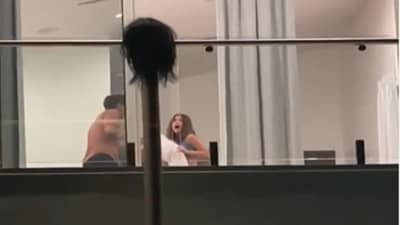 Video | घरात कपलचा रोमान्स, मिठीत घेताच महिला अचानकपणे ओरडली, रात्रीच्या अंधारात नेमकं काय घडलं, व्हिडीओ व्हायरल