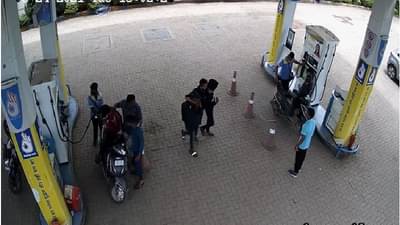 पुण्यात दोघांवर कोयत्याने प्राणघातक हल्ला, सात जणांचं फरार टोळकं अखेर जेरबंद