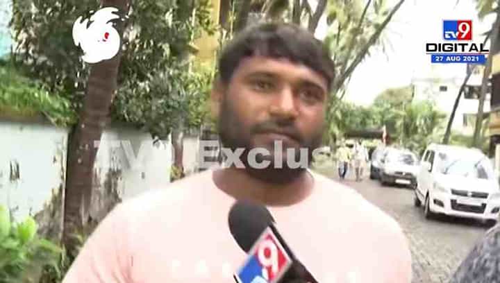 'साहेब म्हणाले टेंशन घेऊ नका, सगळं योग्य होईल', भाजप कार्यालय फोडणारे शिवसैनिक संजय राऊतांच्या भेटीला 'साहेब म्हणाले टेंशन घेऊ नका, सगळं योग्य होईल', भाजप कार्यालय फोडणारे शिवसैनिक संजय राऊतांच्या भेटीला