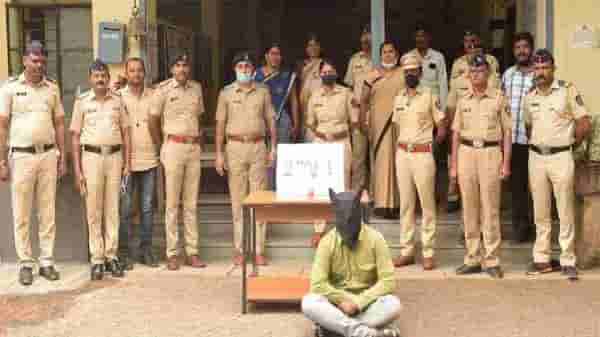गावठी कट्टा कंबरेला बांधून गावभर फिरला, शेवटी पोलिसांनी दाखवला इंगा, तरुणाच्या मुसक्या आवळल्या