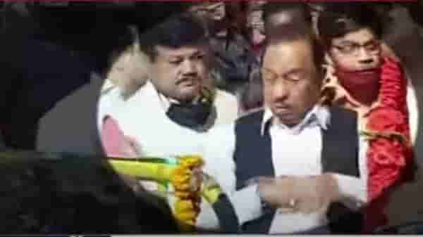 Video : जन-आशीर्वाद यात्रेदरम्यान केंद्रीय मंत्री नारायण राणेंना जोरदार शॉक!