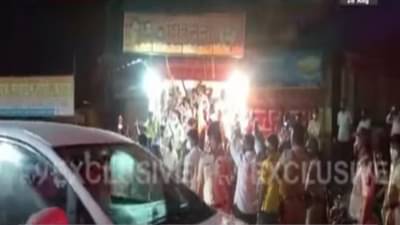 Video : राणेंच्या ताफ्यासमोर शिवसैनिकांची घोषणाबाजी, राणेंनीही गाडी थांबवत शिवसैनिकांवर नजर रोखली!