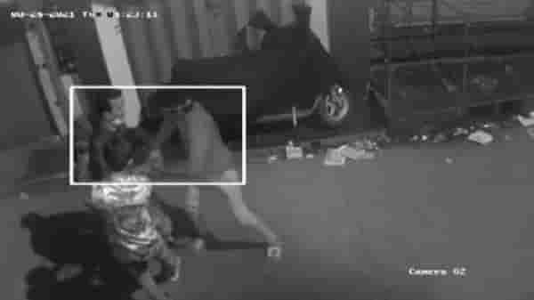 पादचाऱ्याचा मोबाईल हिसकावला, मुंबईतील कुप्रसिद्ध मोबाईल चोराला अखेर बेड्या