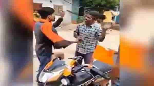 VIDEO: भंगाराचा व्यवसाय करणाऱ्या मुस्लीम व्यक्तीला टोळक्याची मारहाण, जय श्रीराम बोलायची सक्ती