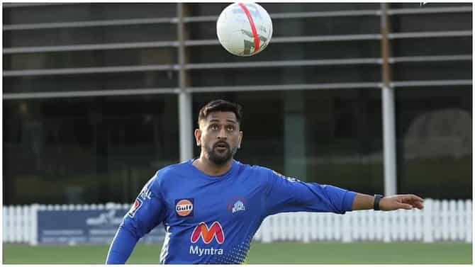 IPL 2021: आयपीएलचे मातब्बर संघ फुटबॉल खेळण्यात रंगले, चेन्नईच्या धोनीचा तर दिल्लीच्या श्रेयसचा अप्रतिम गोल, पाहा VIDEO