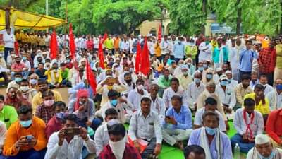 विमा कंपन्यांचा आडमुठेपणा, 2020 मधील पीक विम्याचा लाभ अद्यापही नाही, हजारो शेतकऱ्यांचा पुण्यात भव्य मोर्चा