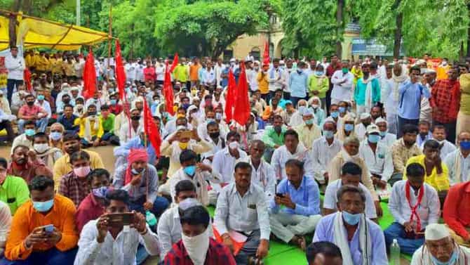विमा कंपन्यांचा आडमुठेपणा, 2020 मधील पीक विम्याचा लाभ अद्यापही नाही, हजारो शेतकऱ्यांचा पुण्यात भव्य मोर्चा