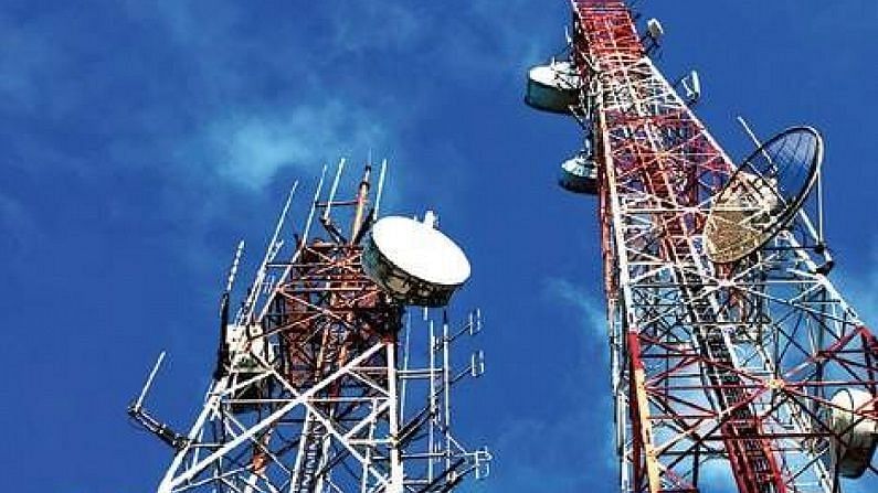 मोबाईल ऑपरेटर कंपन्यांकडे दीड हजार कोटींचा कर थकीत, वसूलीसाठी पुणे मनपा हायकोर्टात मोबाईल ऑपरेटर कंपन्यांकडे दीड हजार कोटींचा कर थकीत, वसूलीसाठी पुणे मनपा हायकोर्टात