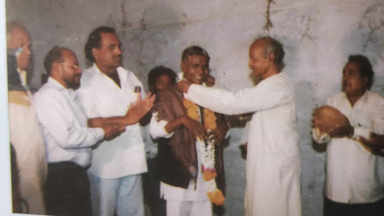 गावात जलसा आला अन् मराठवाड्याला नवा गायक मिळाला; वाचा, सिद्धार्थ जाधव यांची कहाणी!