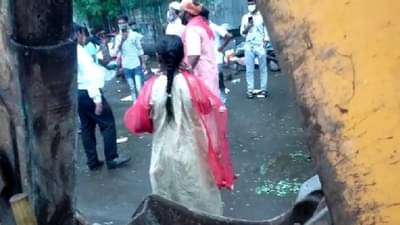 मोठी घटना ! ठाण्यात सहाय्यक पालिका आयुक्तांवर फेरीवाल्याचा हल्ला, दोन बोटे तुटली, फेरीवाल्यांची गुंडगिरी पुन्हा चव्हाट्यावर