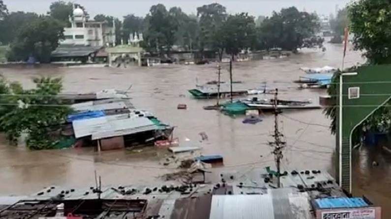 Mumbai rains Maharashtra rain Live : मुक्ताईनगर तालुक्यात विजांच्या कडकडाटासह पावसाची दमदार हजेरी