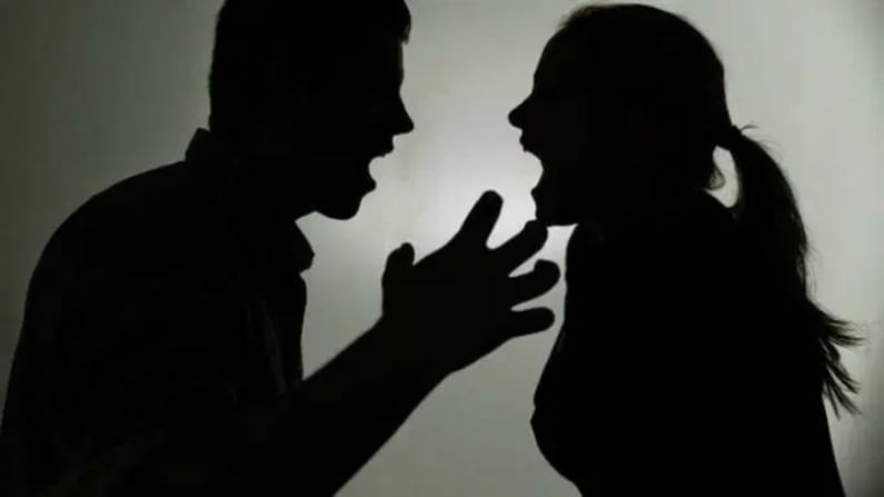 राग आल्याने बेभान, पतीने पत्नीसमोरच चिरला स्वत:चा गळा, कारण ऐकून औरंगाबाद हादरलं