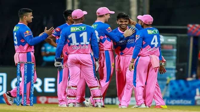 IPL 2021: राजस्थान रॉयल्सचं डुबतं जहाज सावरण्यासाठी हे दोघे सज्ज, वेस्ट इंडिजचे धाकड खेळाडू आता राजस्थानमध्ये