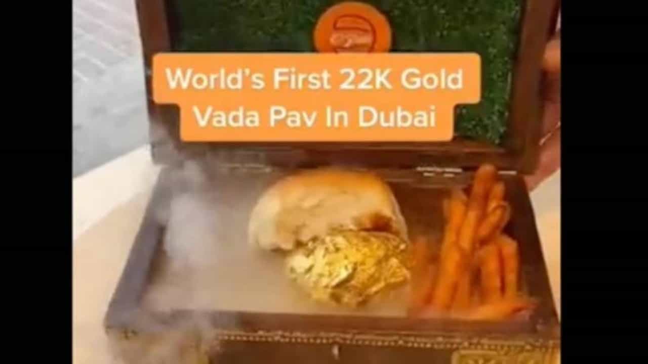 अबब! 2000 रुपयांचा वडापाव; सोन्याचा वर्ख, चीज स्टफिंग, सारा थाटच न्यारा