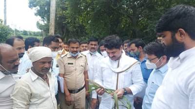 नुकसान झालेला एकही शेतकरी शासकीय मदतीपासून वंचित राहणार नाही, धनजंय मुंडेंकडून शेतकऱ्यांना धीर