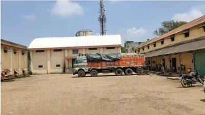 महापुराचा फटका, कोट्यवधीचं धान्य सडलं, कृषी विद्यापीठाला खत बनवण्यासाठी सडलेल्या तांदळासह गहू देणार