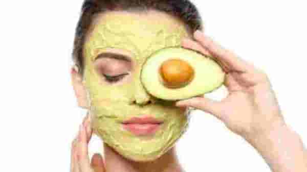 Skin Care : त्वचेला पोषण आणि मॉश्चराइझ करण्यासाठी एवोकॅडोचा करा वापर, जाणून घ्या अनेक फायदे