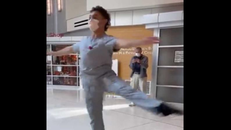 VIDEO: रुग्णालयात नर्सचा अफलातून डान्स, व्हीडिओ सोशल मीडियावर व्हायरल