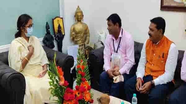 राष्ट्रीय पुरस्कार प्राप्त शिक्षकांचा शिक्षणमंत्र्यांकडून सत्कार, उस्मानाबाद आणि गडचिरोलीच्या शिक्षकांची कामगिरी