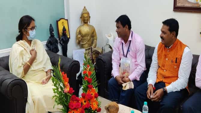 राष्ट्रीय पुरस्कार प्राप्त शिक्षकांचा शिक्षणमंत्र्यांकडून सत्कार, उस्मानाबाद आणि गडचिरोलीच्या शिक्षकांची कामगिरी